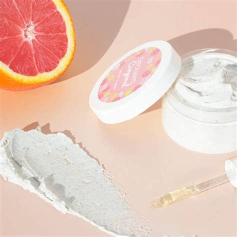 Ilustrácia rôznych ingrediencií na výrobu domáceho peelingu