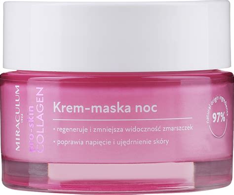 Ilustračná fotografia ženy nanášajúcej nočný krém na tvár pred spaním.