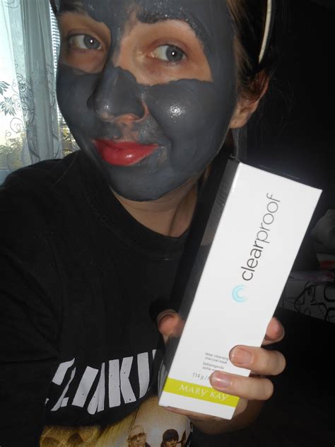 Fotografia pleťovej masky s aktívnym uhlím