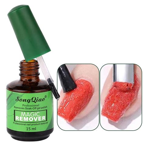 Detailná fotografia aplikácie gélového laku na necht s použitím mini LED lampy.