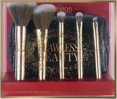 infografika s postupom čistenia štetcov na make-up