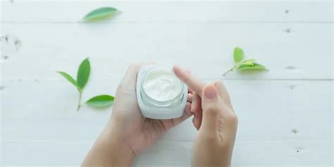 Porovnanie textúr emulzných krémov a bezvodých balzamov