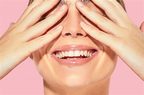 Infografika zobrazujúca tri základné kroky starostlivosti o pleť: čistenie, hydratácia, ochrana pred slnkom