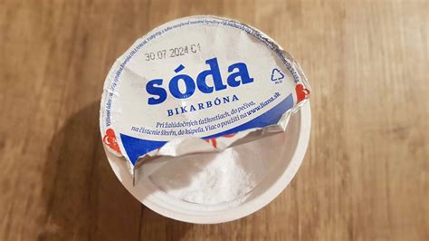 Miska s pastou zo sódy bikarbóny a vodou