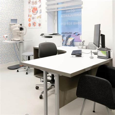 Ilustrácia moderného interiéru dermatologickej ambulancie