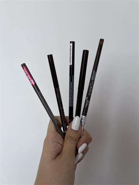 koláž rôznych balení ceruziek na obočie Dermacol