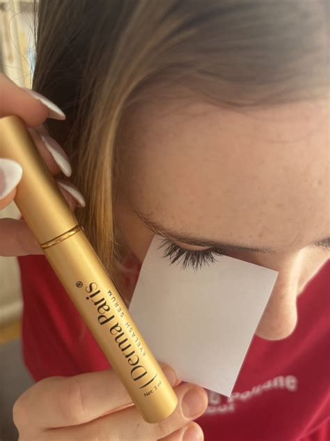 Detailná fotografia riasenky Farmasi a aplikácia na riasy