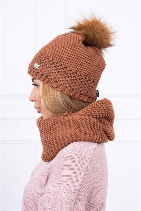 Pletená čiapka a šál v jesenných farbách