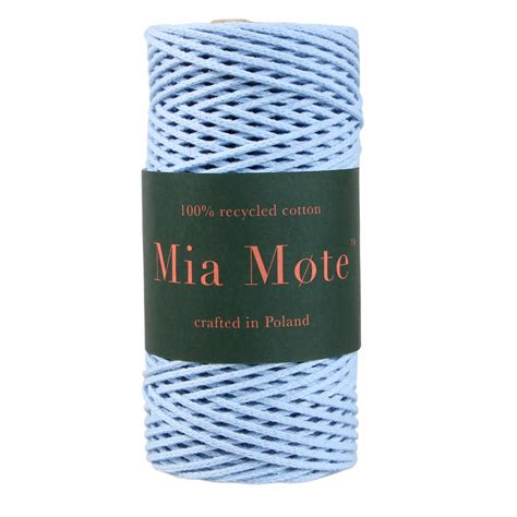 Ukážka rôznych techník pletenia záclon: makramé, háčkovanie