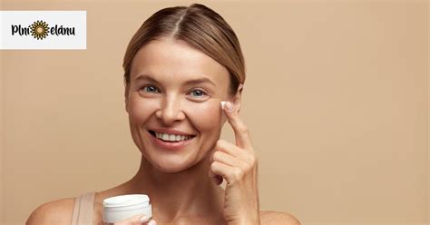 Obrázok ženy, ktorá si aplikuje pleťový krém