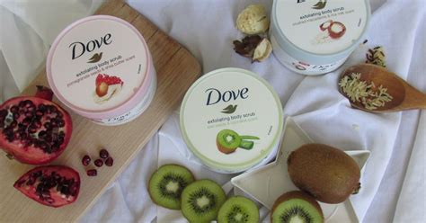 Koláž troch rôznych variantov telových peelingov Dove